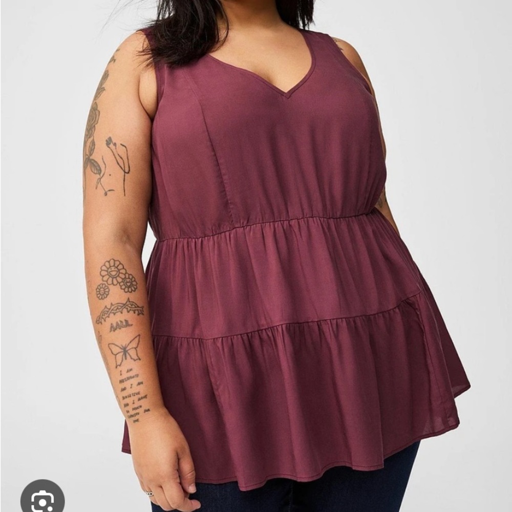 Torrid Tiered Women's Sleeveless Burgundy Top with cut out Back Sz 3